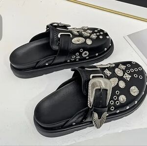 size 9 studded crocks